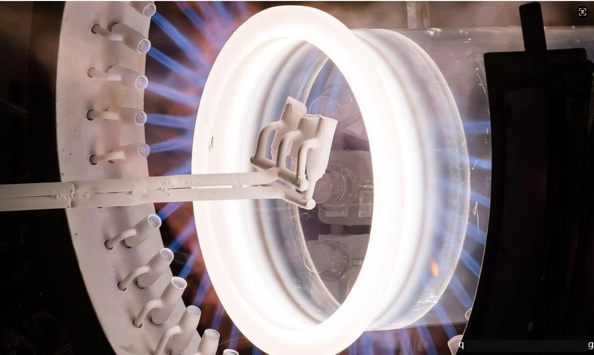 Các ứng dụng đa dạng của thạch anh trong sản xuất chất bán dẫn là gì?