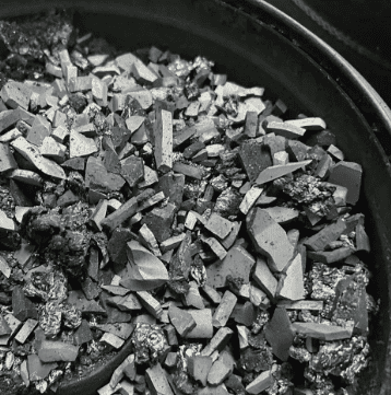 Nút thắt vô hình trong tăng trưởng SiC: Tại sao nguyên liệu thô SiC CVD số lượng lớn 7N lại thay thế bột truyền thống