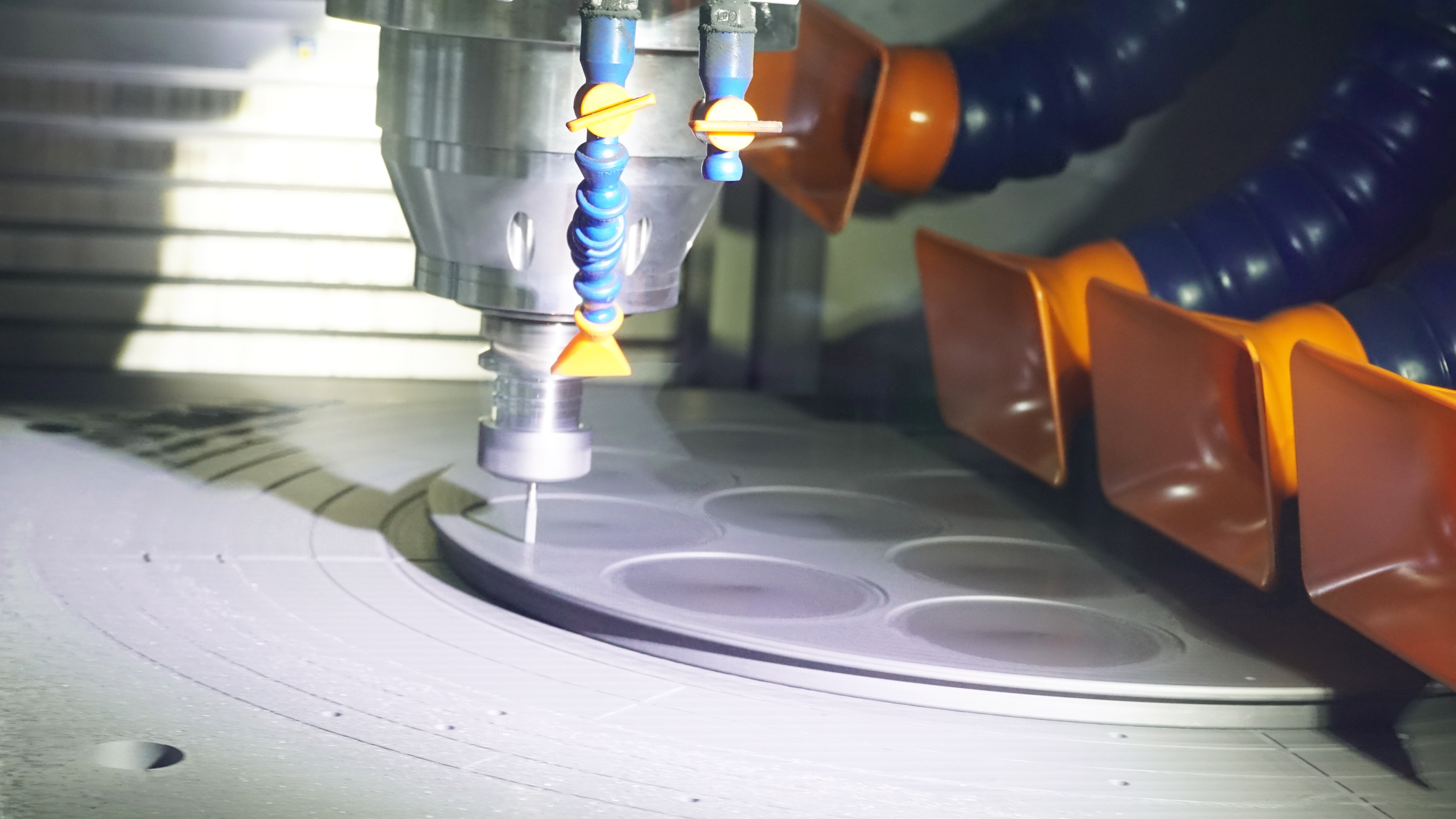 Bên trong Xưởng gia công chính xác CNC VETEK: Xây dựng nền tảng của các linh kiện bán dẫn có độ tinh khiết cao